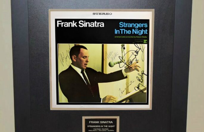 Frank Sinatra – Strangers In The Night
