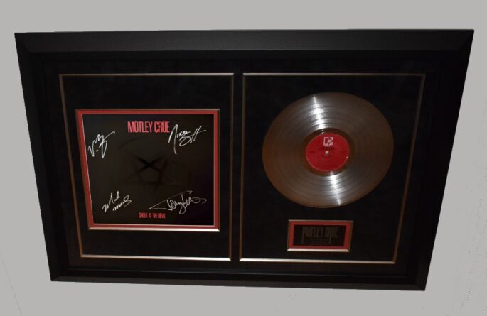 Motley Crue – Shout At The Devil