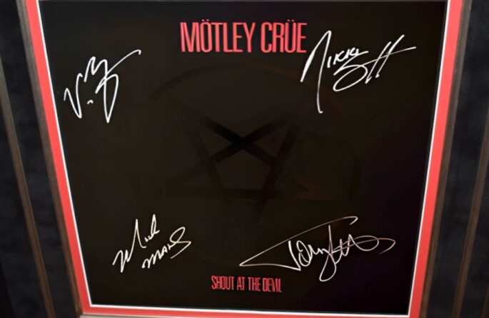 Motley Crue – Shout At The Devil
