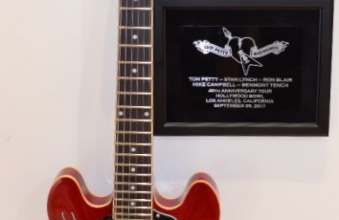 Tom Petty & The Heartbreakers – Epiphone Hollow Body