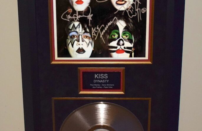 KISS – Dynasty