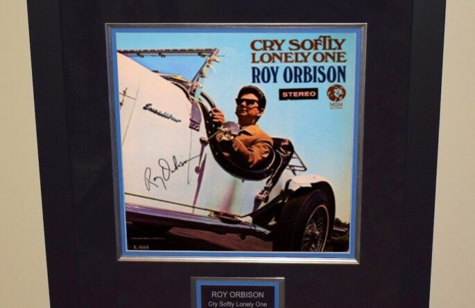 Roy Orbison – Cry Softly Lonely One