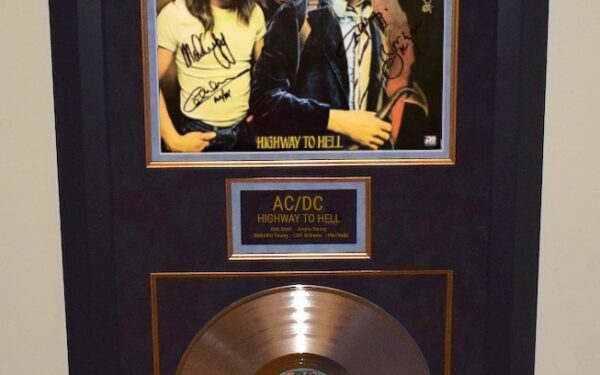 AC/DC – Highway To Hell