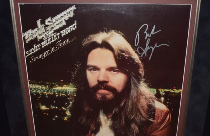 Bob Seger – Stranger In Town