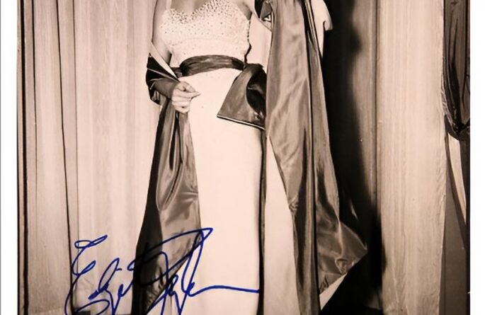 Elizabeth Taylor Signed Photograph