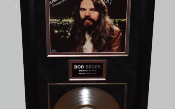 Bob Seger – Stranger In Town