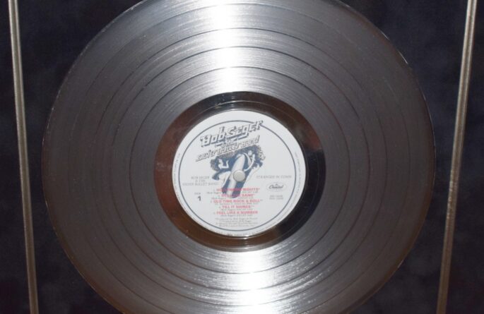 Bob Seger – Stranger In Town