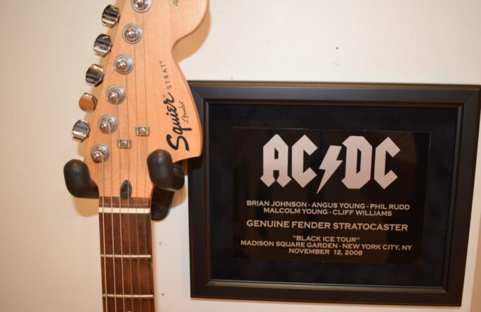 AC/DC – Fender Stratocaster