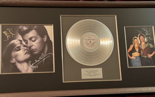 Paul & Linda McCartney – Press To Play