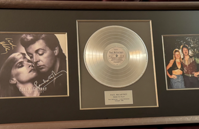 Paul & Linda McCartney – Press To Play