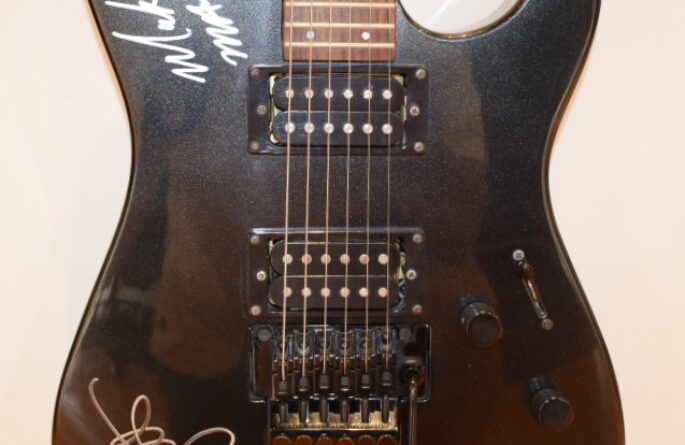 Motley Crue – Fender Stratocaster Squier Stagemaster