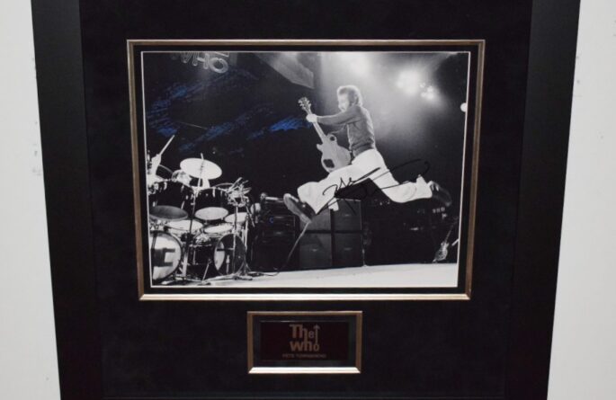 #1-The Who – Pete Townshend Signed 11×14 Photograph